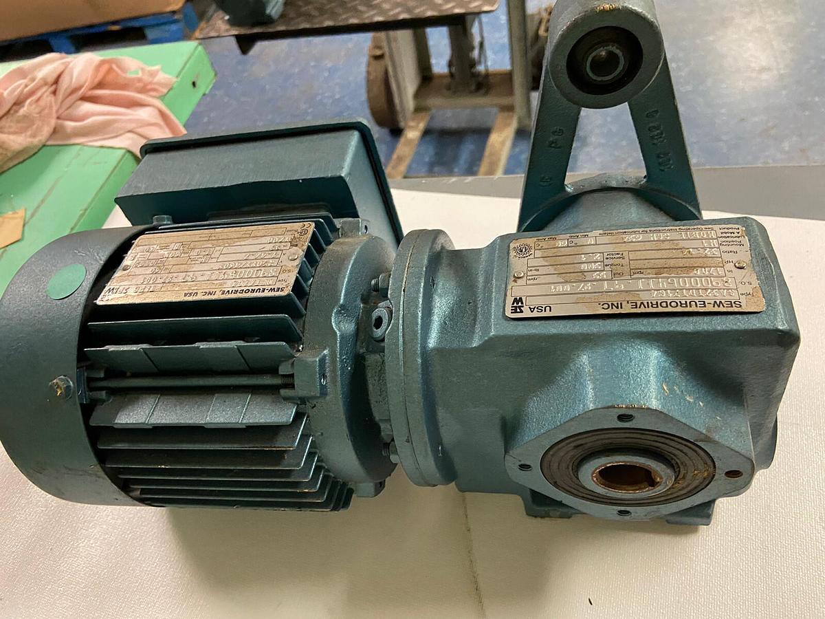 Used Sew-Eurodrive,SA32TDT71C4,GearMotor Ratio 32.14 1/3Hp 230/460V Output 53RPM 300