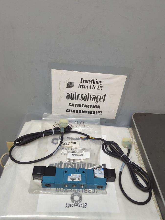 MAC,825C-PM-501JJ-552,PNEUMATIC DBL SOLENOID VALVE 24VDC 6 WATT NOS