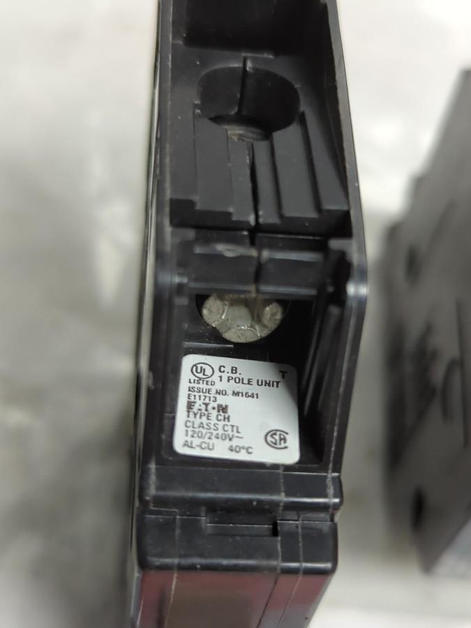 Used CUTLER HAMMER,CH120,CIRCUIT BREAKER 1-POLE 20 AMP SWD LOT OF 2 PRE-OWNED