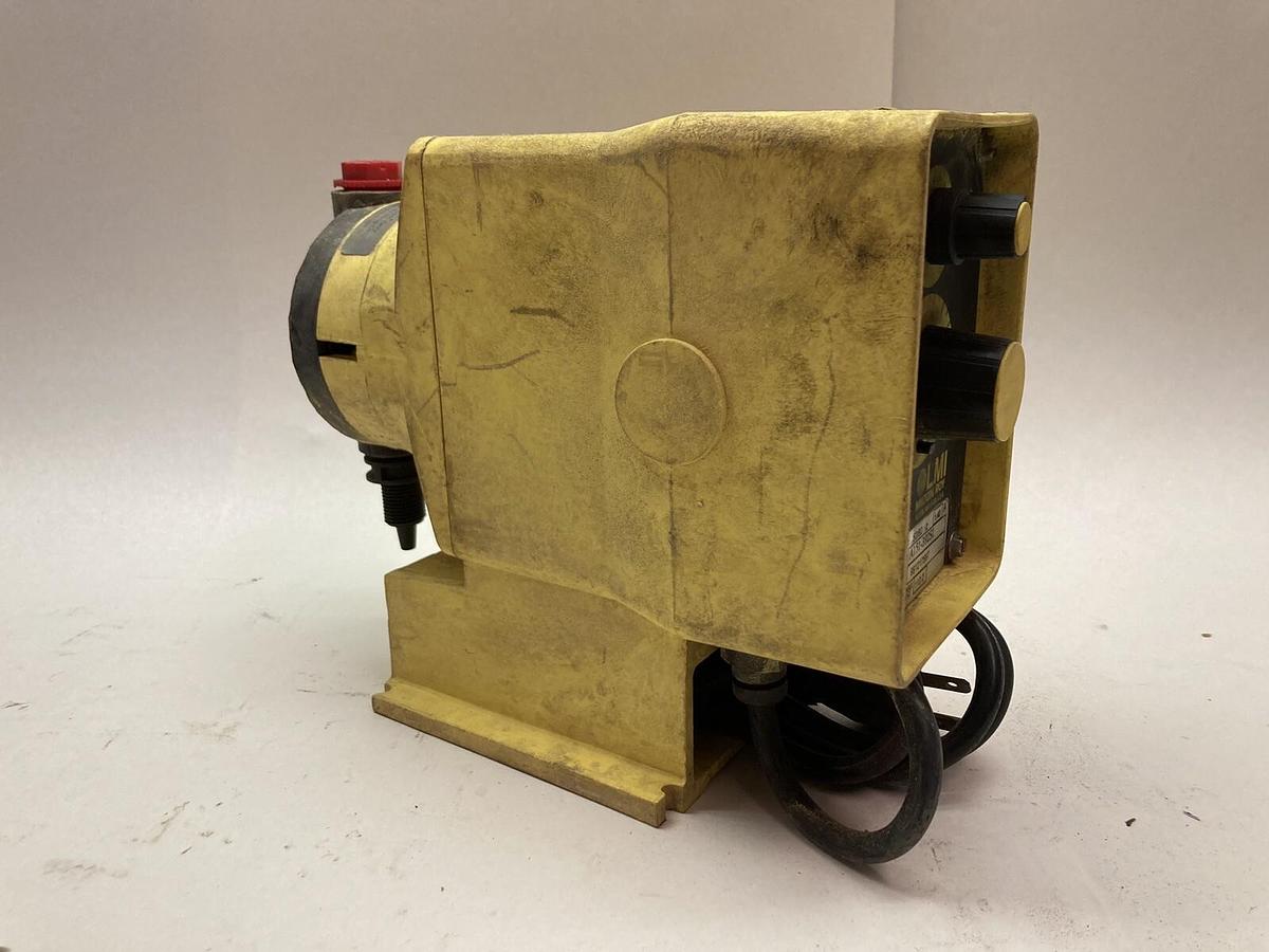 Used LMI Milton Roy,A151-392SI,Electromagnetic Dosing Pump 110 PSI Max
