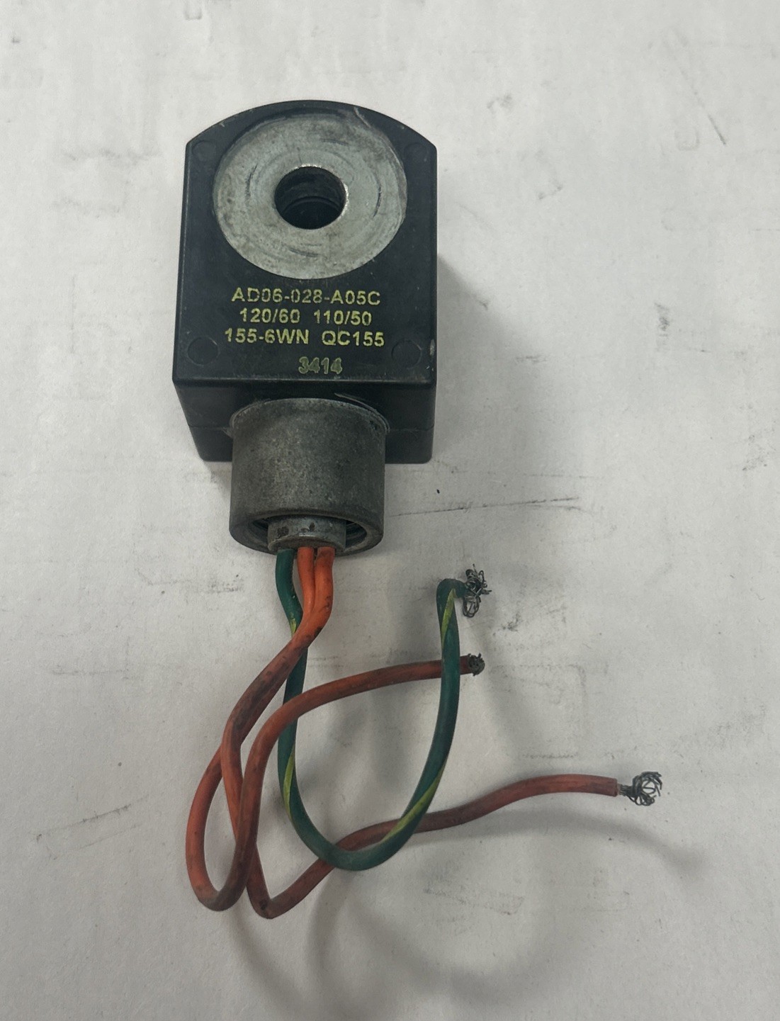 Used PARKER,AD06-028-A05C,SOLENOID COIL 110/120V
