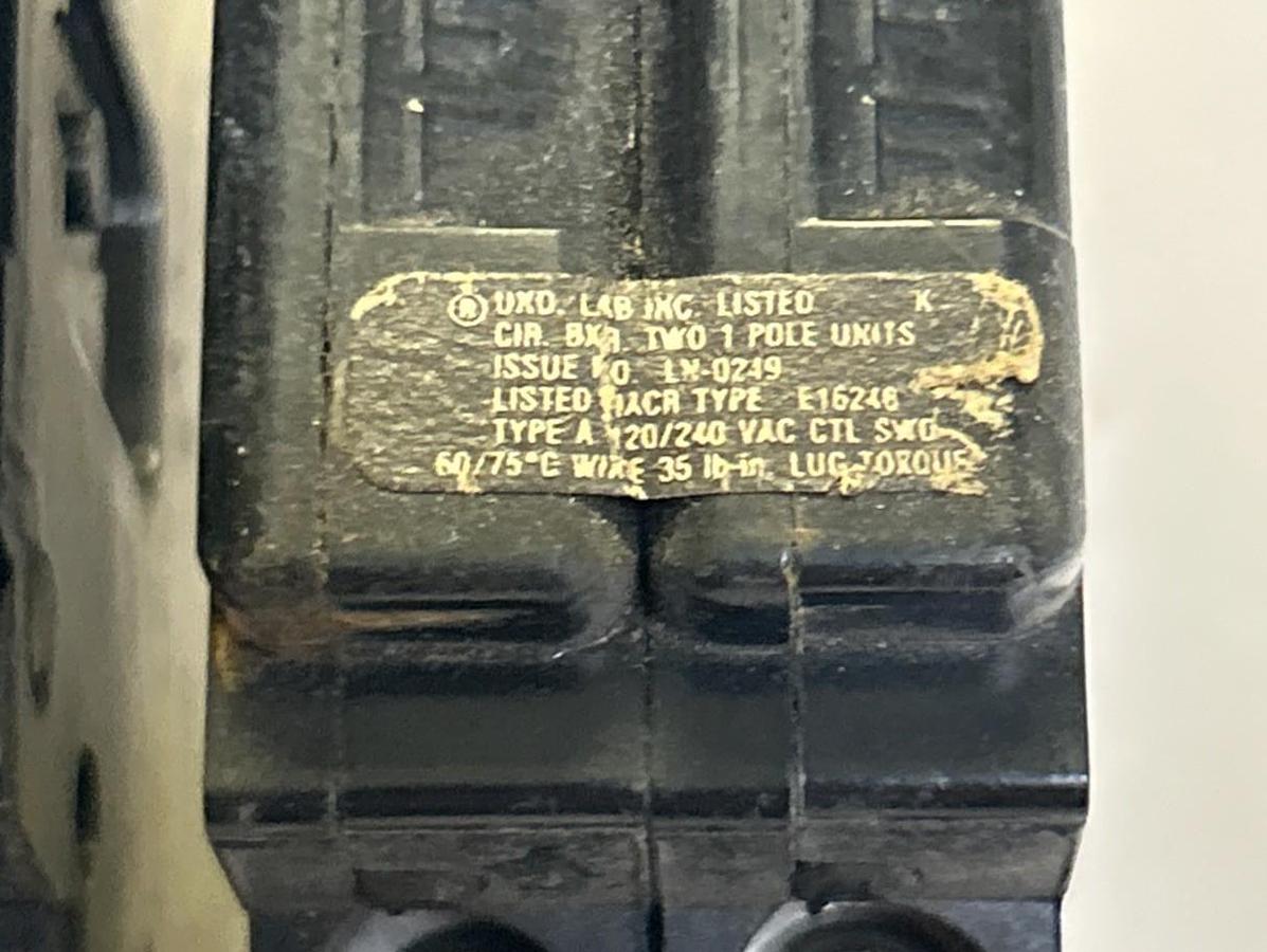 Used CHALLENGER,A220,TANDEM CIRCUIT BREAKER 20A 120/240V 2P LOT OF 4