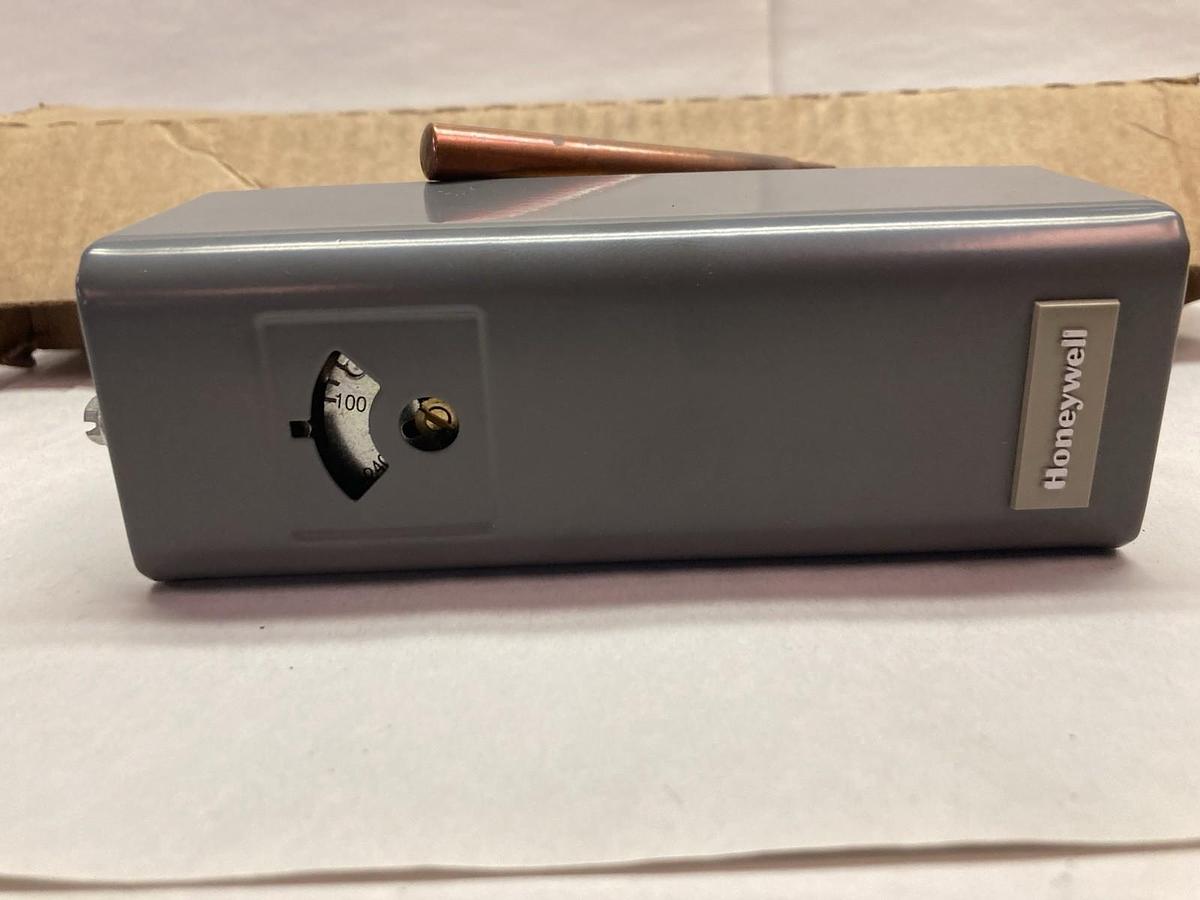 Honeywell,L4006A 1017,Hot Water Temperature Control