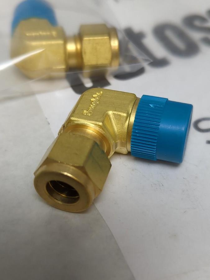 SWAGELOK,B-600-2-6,3/8TX3/8MNPT MALE ELBOW LOT OF 2 NOS