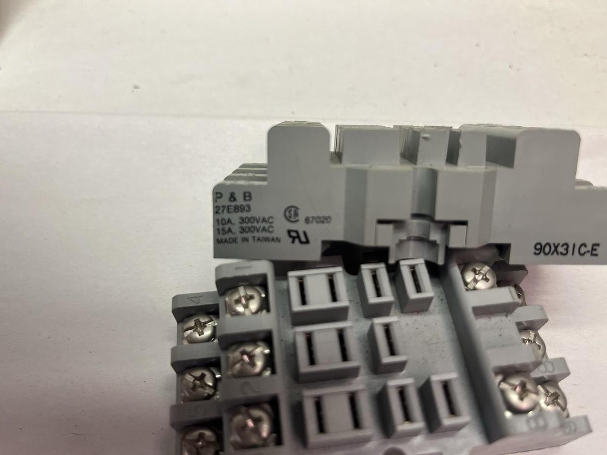 iDEC,SR38-05,RELAY SOCKET 15A 300V QTY 2 & ONE P&B 27E893 15A RELAY SOCKET