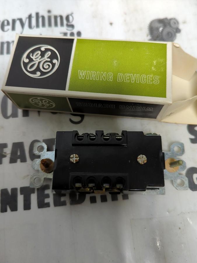 G.E.,GL4700,DUPLEX GROUNDING  RECEPTACLE 15A-125V  2-POLE 3-WIRE BOX OF 10 NOS
