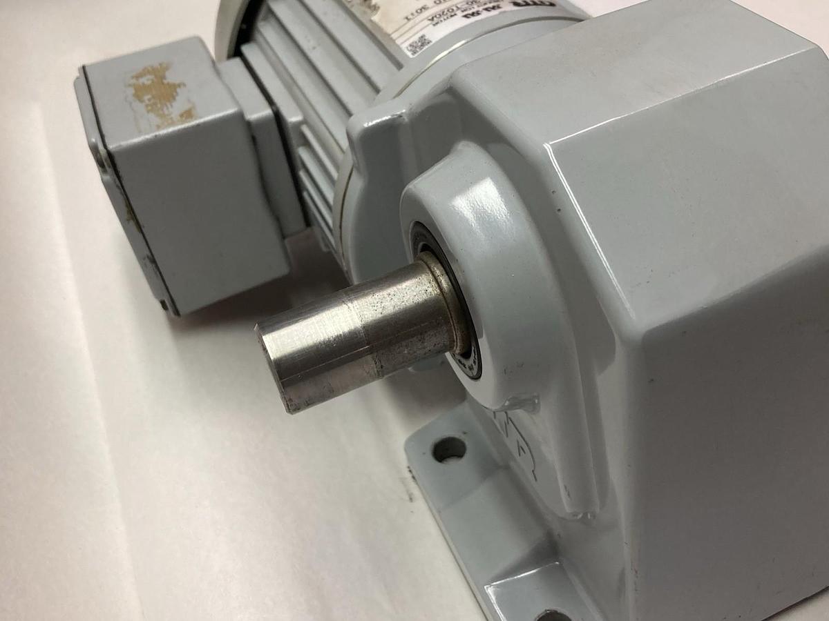 Used GTR,UH2LM-22T-30-T020A,4-Phase Induction Motor Ratio 30:1 220Vac