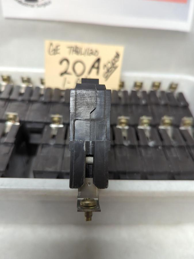 Used GENERAL ELECTRIC,THQL1120,CIRCUIT BREAKER 20 AMP 1-POLE LOT OF 22 PRE-OWNED