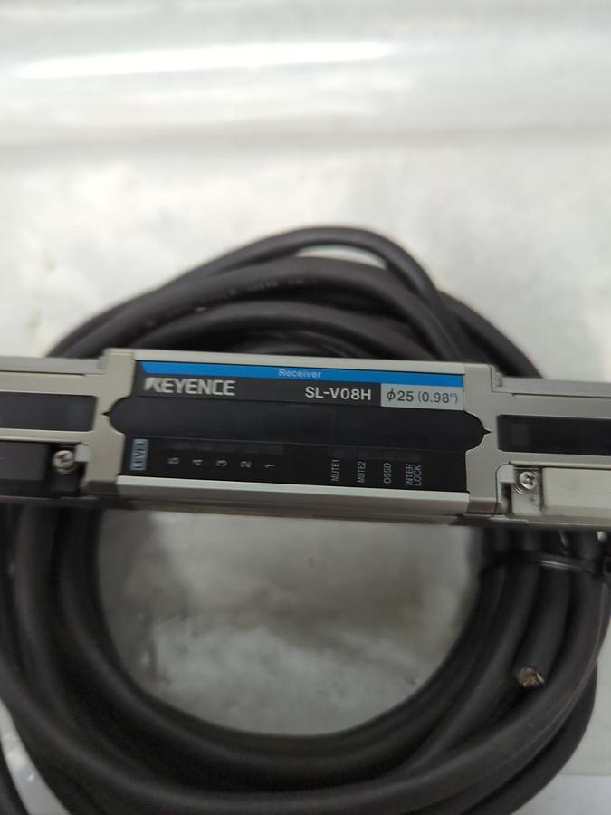 Used KEYENCE,SL-V08H-R,LIGHT CURTAIN RECIEVER WITH CABLE 24V DC 70 mA PRE-OWNED