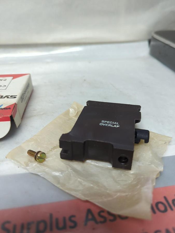 SYLVANIA,KPM-21A,CONVERTABLE POLE KIT 10A AC 600V NOS