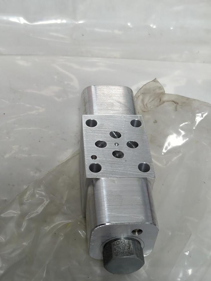 SUN HYDRAULICS,EBY-OF85-A2,HYDRAULIC VALVE MAINIFOLD ASSEMBLY NOS
