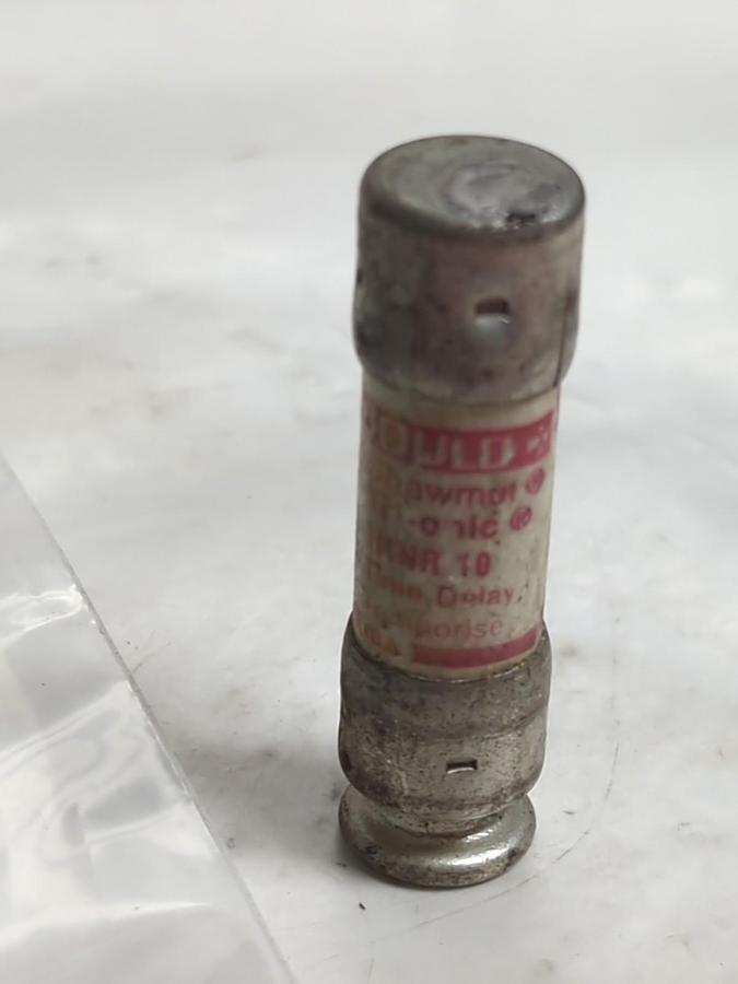 Used GOULD SHAWMUT,TRNR10,TRI-ONIC 10 AMP FUSE LOT OF 2 PRE-OWNED