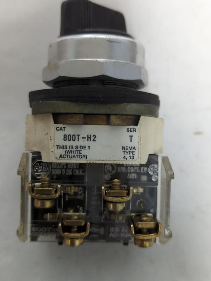 Used ALLEN BRADLEY,800T-H2,SERIES T SELECTOR SWITCH PRE-OWNED