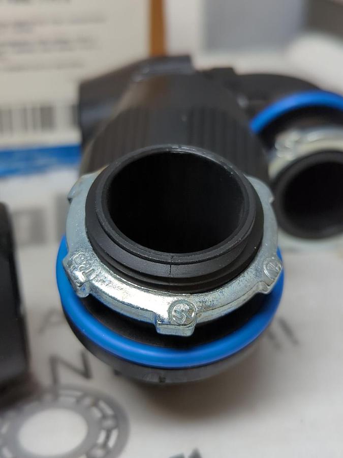 THOMAS & BETTS,LT9100P,CONDUIT CONNECTORS 1 INCH 90 DEG BOX OF 5 NOS