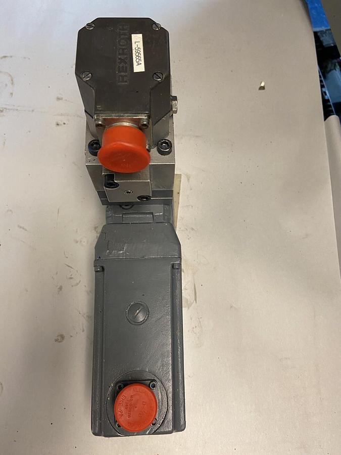 Used Rexroth,4WRD-10-100-41/10L2Z9/M,Hydraulic Proportional Servo Valve 4WS2EM10-42