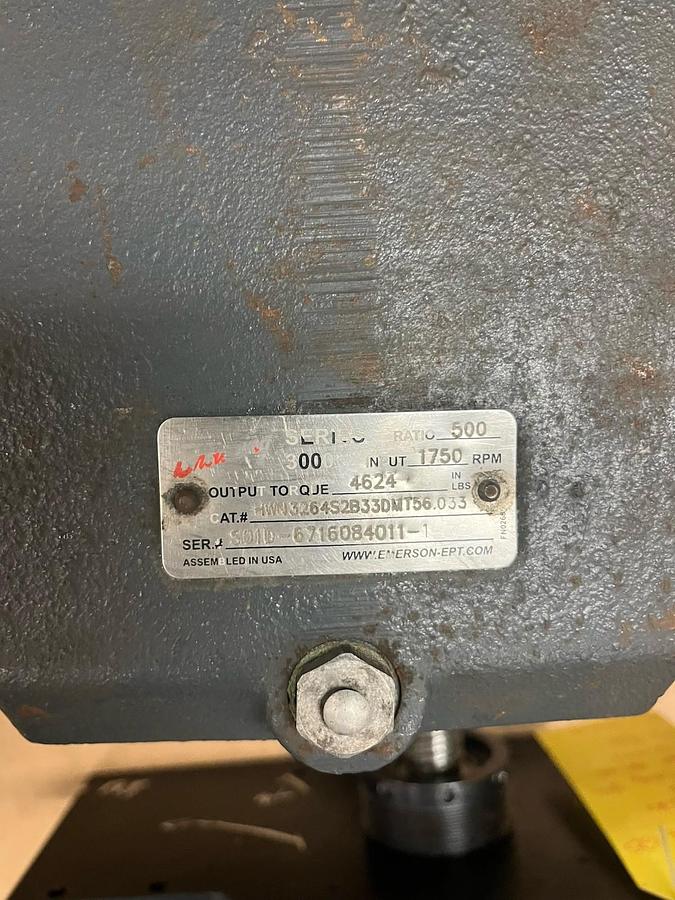 Used BROWNING,HWN3264S2B33DMT56,GEAR REDUCER 3000 SER RATIO 500 1/3HP 1746RPM 3PH