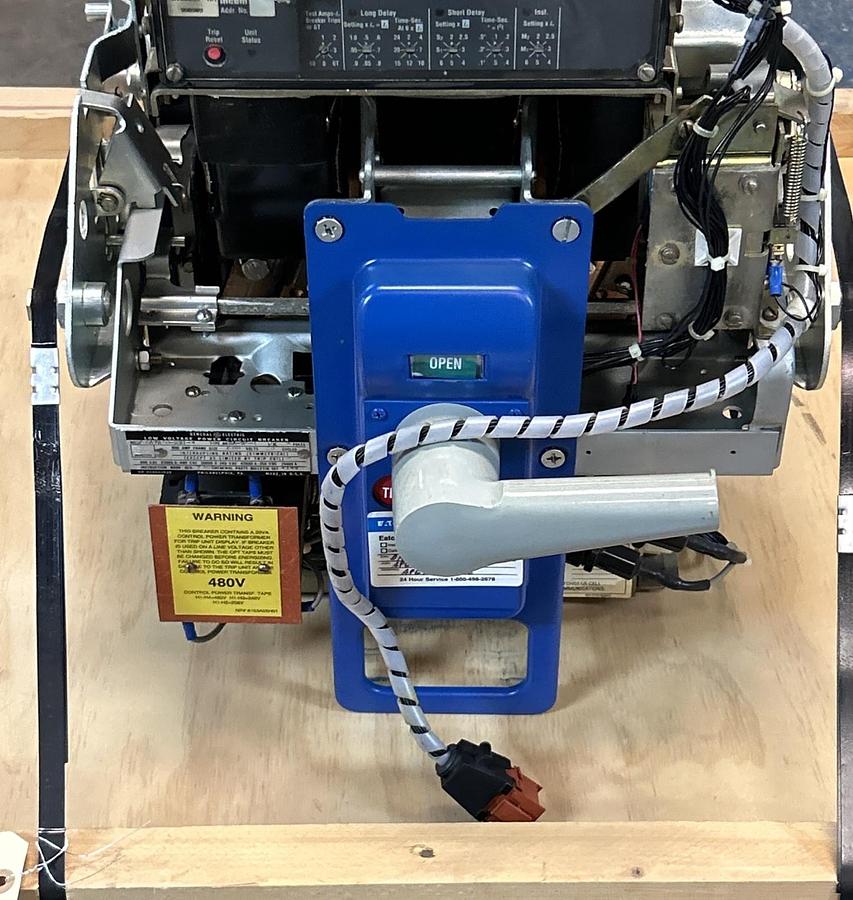 Used GENERAL ELECTRIC GE,AK2A-25-1,LOW VOLTAGE POWER CIRCUIT BREAKER 600A 600V