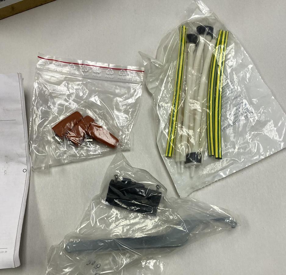 Used DIALIGHT,RTO0W17005,DOWN LIGHT WHITE JUNCTION HOUSING 120/277VAC NOS