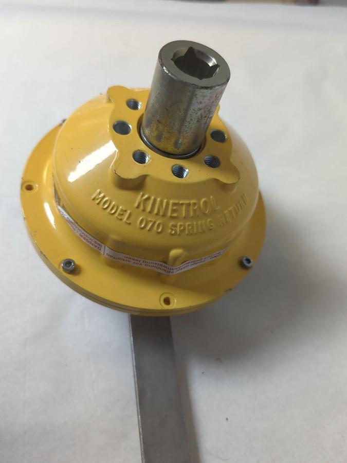 Used KINETROL,MODEL 070,SPRING RETURN ACTUATOR UNIT + MANUAL ACTION 12 IN HANDLE