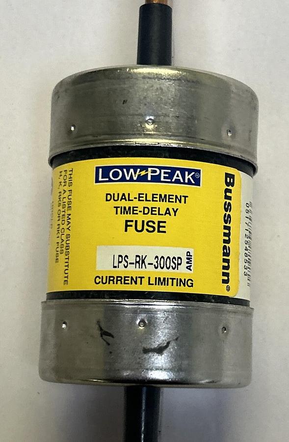 BUSSMANN,LPS-RK-300SP,LOW PEAK FUSE 300A 600V NOS