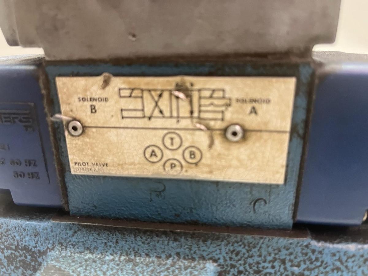 Used SPERRY VICKERS,DG5S-8-2N-WLB-11,DIRECTIONAL VALVE DGV4-3-6N-WLB-12 PILOT 120V CO