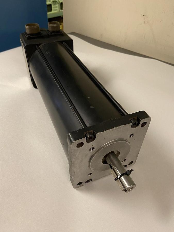 Used Allen Bradley,1326AB-A3E-11,Servo Motor 1.2KW 3000RPM