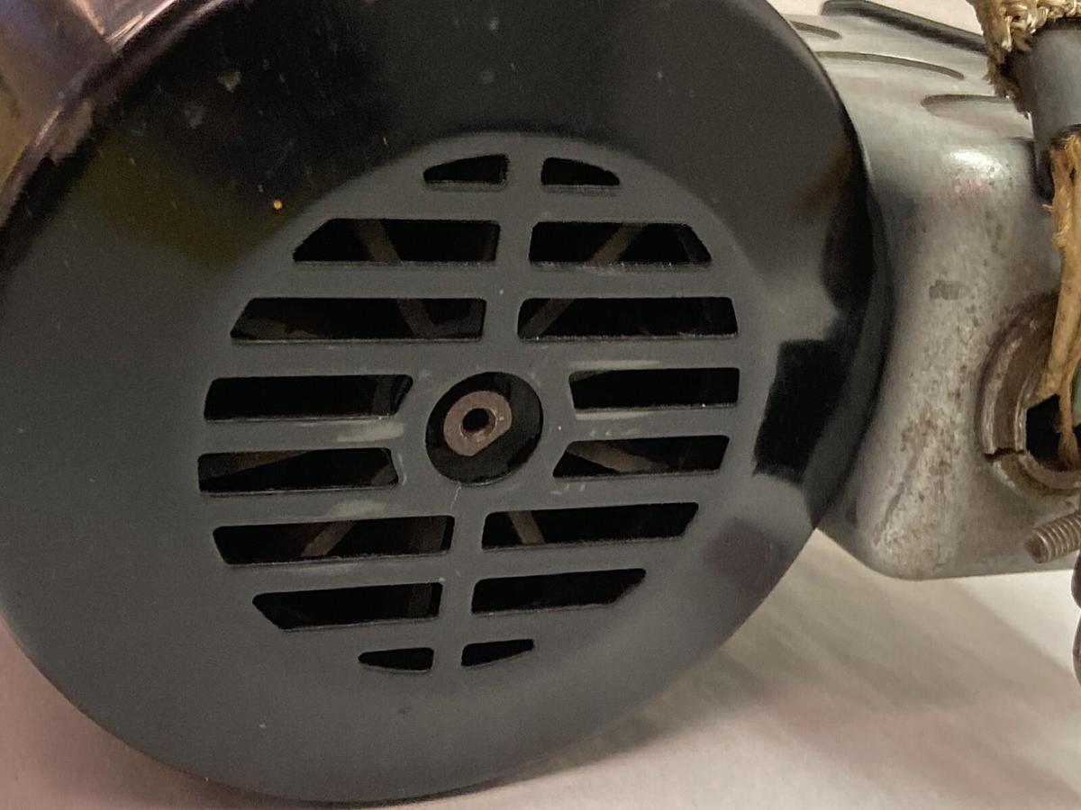 Used Bodine,34R4BFCI-3F,1-Phase Gear Motor 1/15Hp 113rpm Ratio 15:1