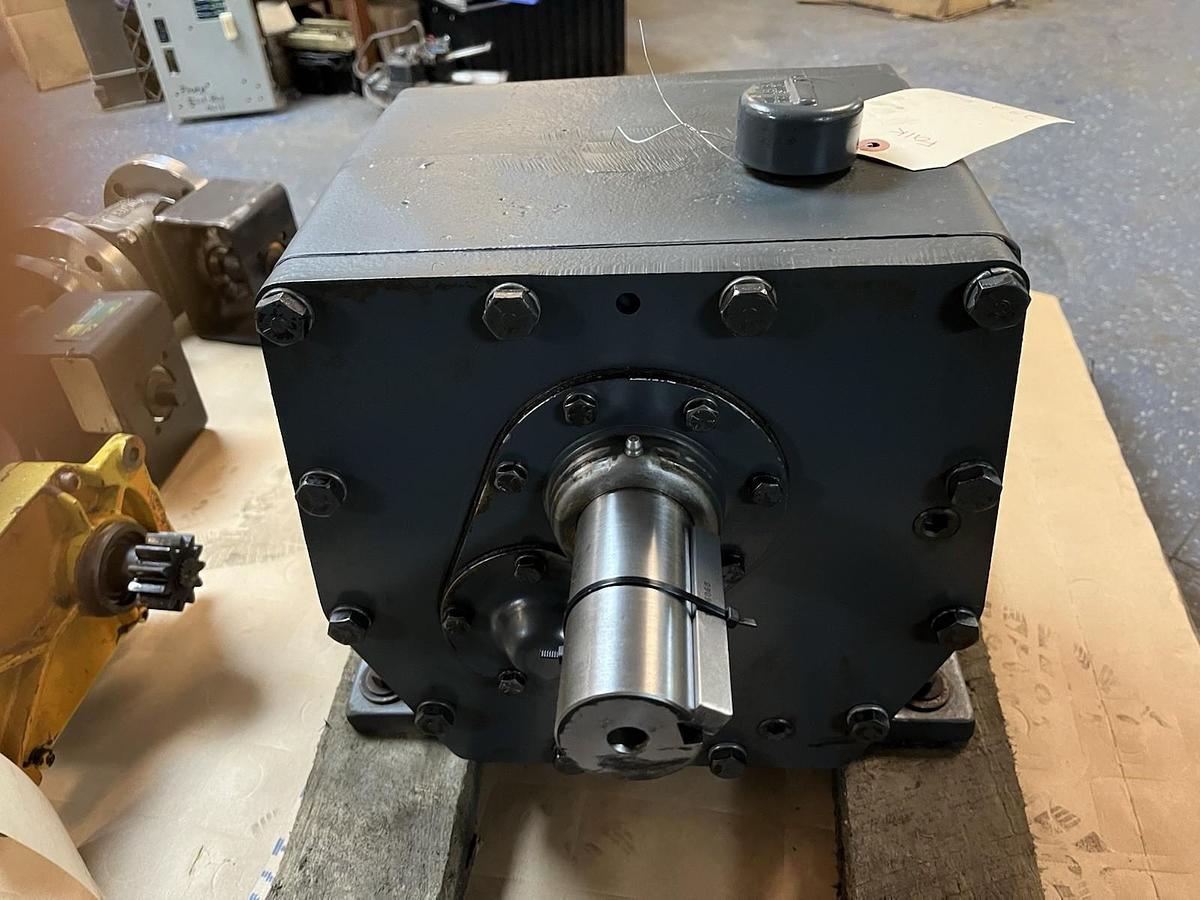 Used FALK,1040-FC2A,ENCLOSED GEAR REDUCER RATIO 9.301 INPUT 19.6HP 1750RPM 1040FC2A