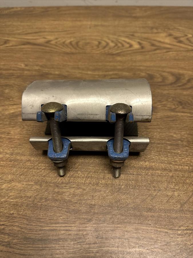 Smith-Blair,245-00035006-000,Stainless Steel Repair Clamp 3"x6"