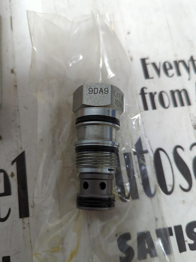 SUN HYDRAULICS,CKEB XCN  361097-B,CHECK VALVE 30 PSI NOS
