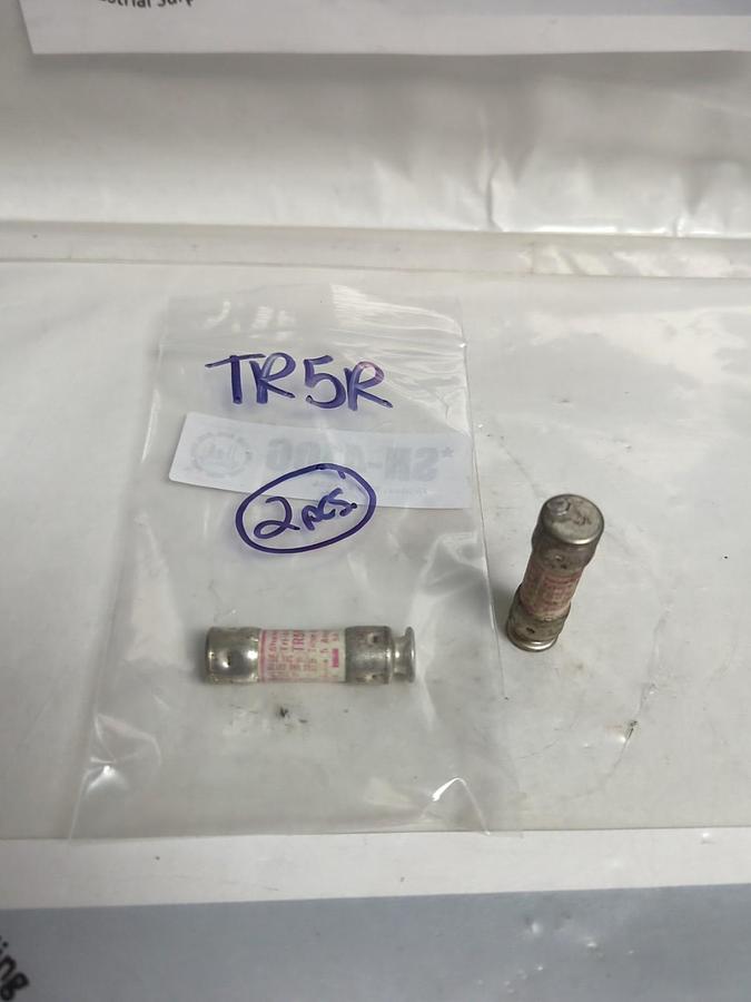Used GOULD SHAWMUT,TR5R,TRI-ONIC 5 AMP FUSE LOT OF 2 PRE-OWNED