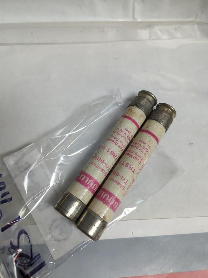 Used GOULD SHAWMUT,TRS-1-6/10R,TRI-ONIC 1-6/10R AMP FUSE LOT OF 2 PRE-OWNED