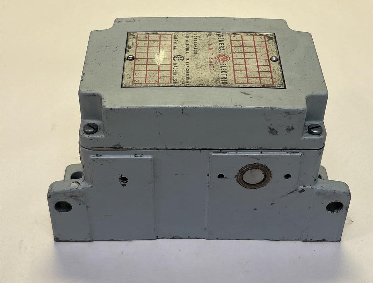 Used GENERAL ELECTRIC,IC9445A200B,LIMIT SWITCH 15AMP 600VAC