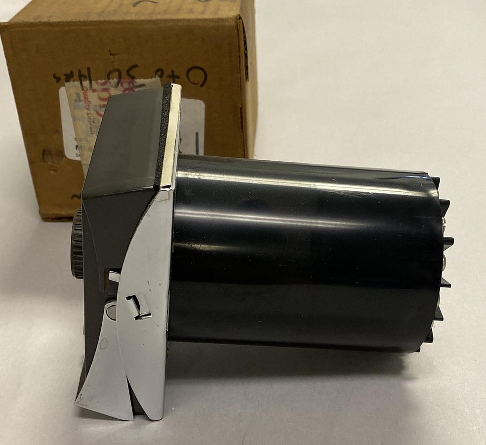 Used DANAHER CONTROLS EAGLE SIGNAL,HP510A601, TIMER 0-30HR 120VAC NEW