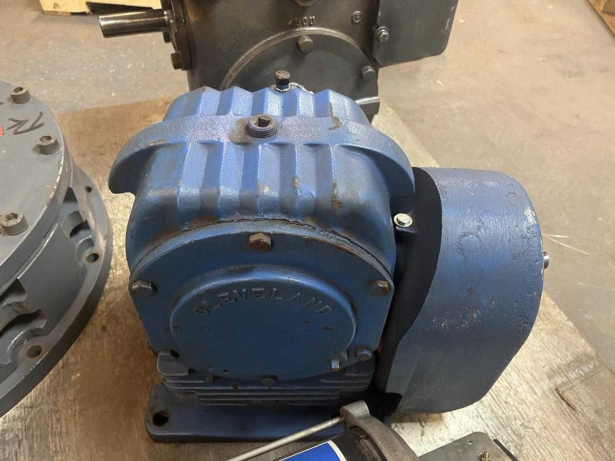 Used CLEVELAND,40HAF,WORM GEAR SPEED REDUCER SER 25 RATIO 136.2 1.63HP 1750