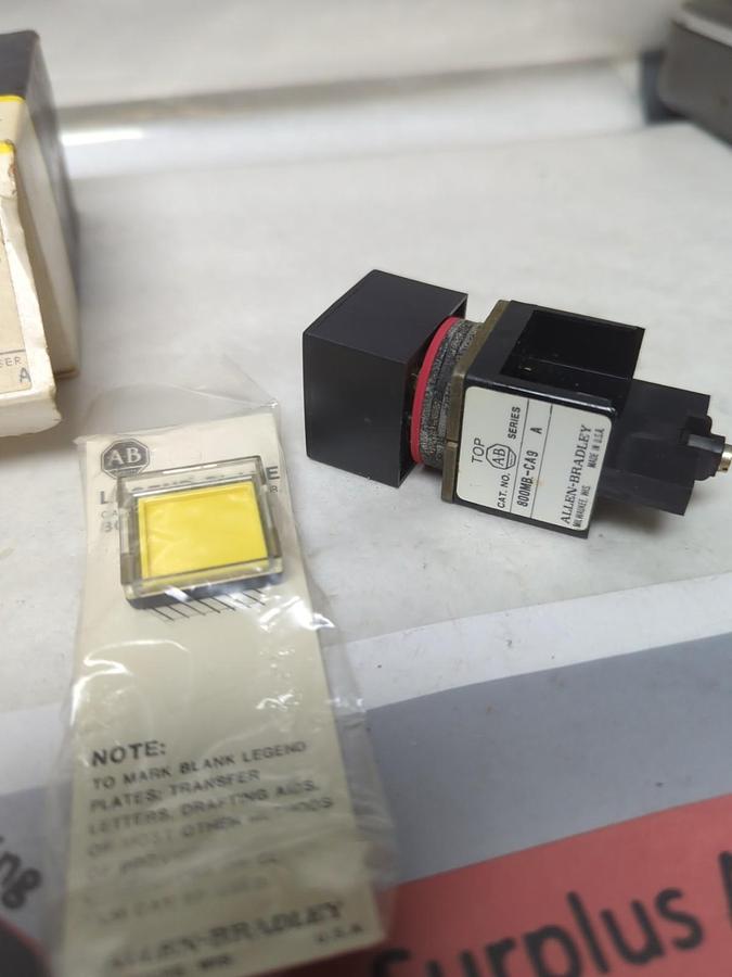 ALLEN-BRADLEY,800MB-CA9,SERIES A SQUARE FLUSH HEAD PUSHBUTTON NOS