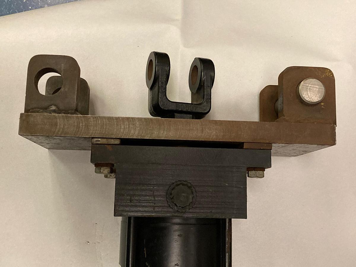 Used Schrader Bellows,PAE112321 5.000,PA-2 Series Cylinder 250 psi