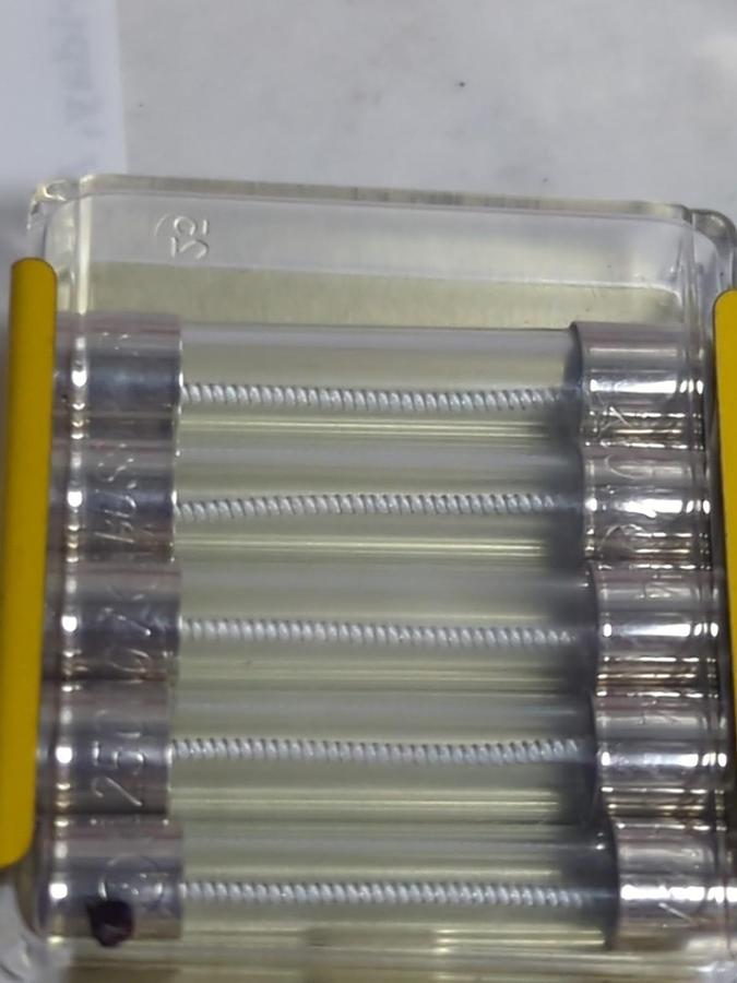 COOPER BUSSMANN,MDL-1-1/2,GLASS FUSE LOT OF 10 PCS NOS