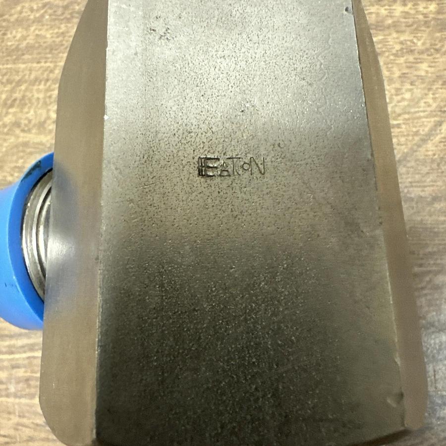 Eaton,5500 Series,1-1/4" x 2-1/2" 90° Swivel Joint