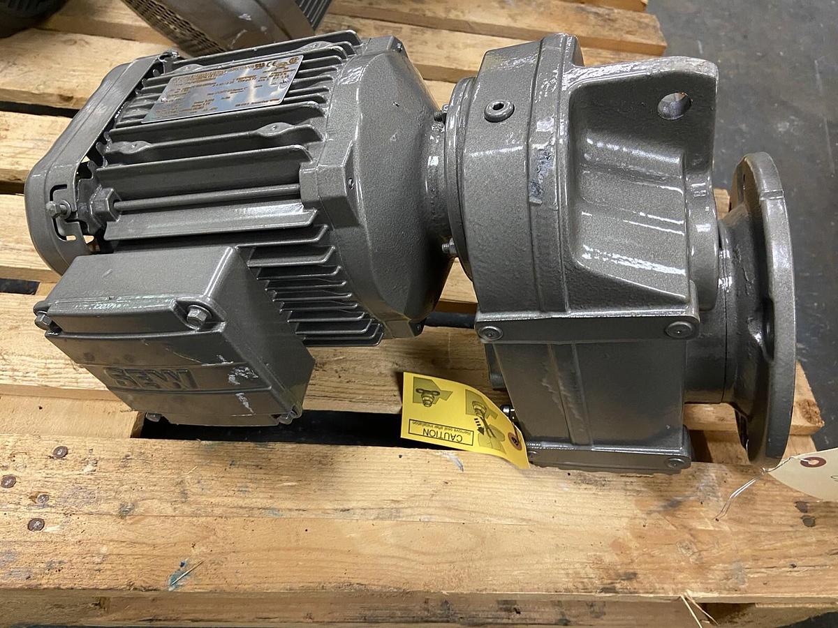 SEW Eurodrive,FAF47DRE90M4,Gearmotor 1-1/2Hp Ratio 56.49 Torq 3009 In-Lbs 31RPM