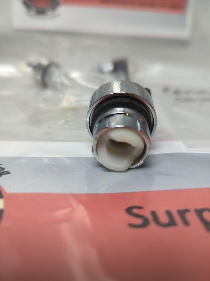 CERUS,CB2BD2,2-POSITION SELECTOR SWITCH BLACK LOT OF 3 NOS