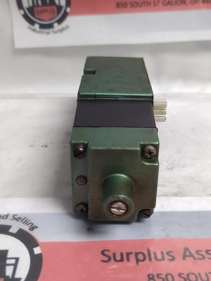 Used NUMATICS,5555A4,SOLENOID VALVE 120V 50/60HZ .37 AMPS PRE-OWNED