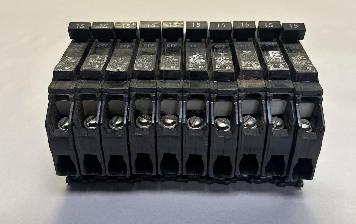 Used GENERAL ELECTRIC,THQP115,CIRCUIT BREAKER 14A 120/240V 1P LOT OF 10