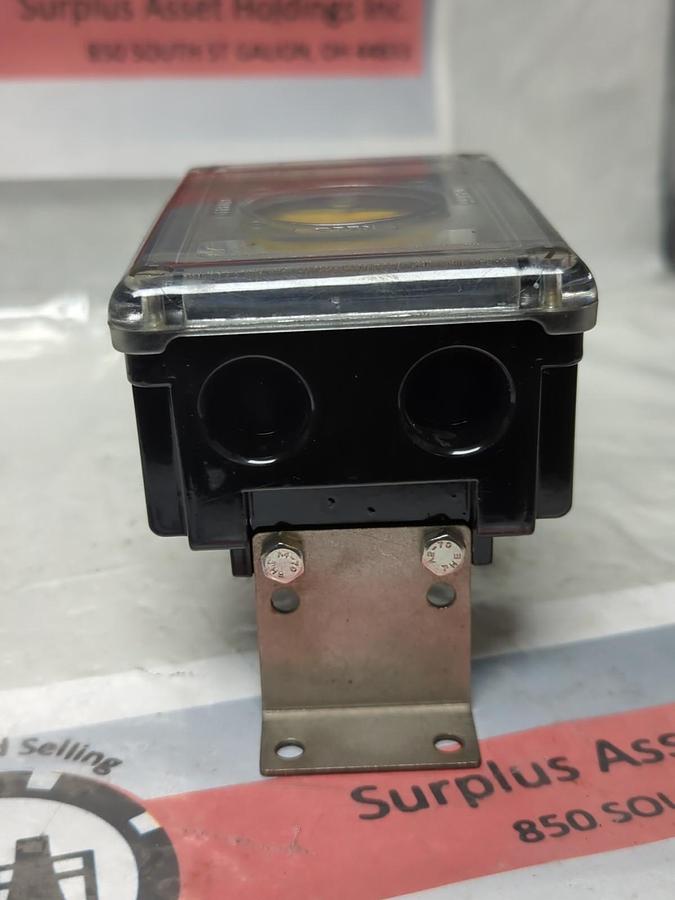 Used FLOWSERVE,PSWM2AP22M115,SWITCH BOX 28V 45mA 315mW 1nF 1uH PRE-OWNED