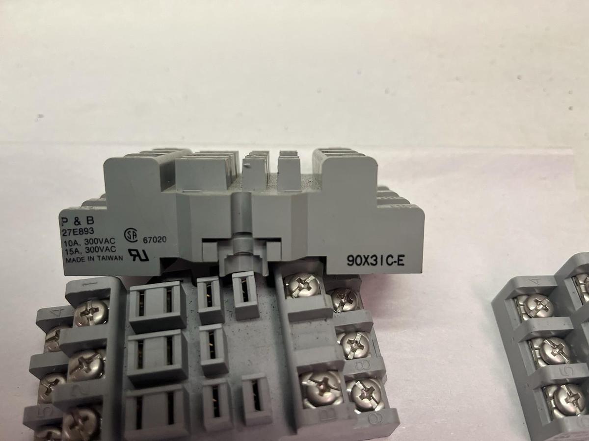 iDEC,SR38-05,RELAY SOCKET 15A 300V QTY 2 & ONE P&B 27E893 15A RELAY SOCKET