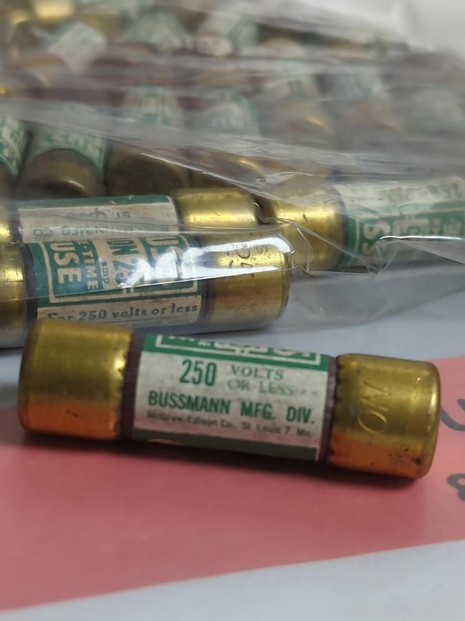 Used BUSS,NON-25,ONE-TIME 25 AMP FUSE LOT OF 35 PRE-OWNED