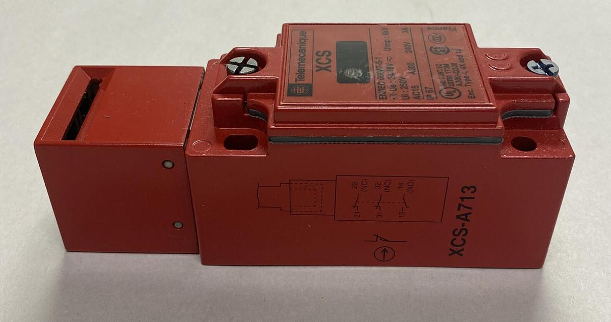 TELEMECANIQUE,XCSA713,SAFETY INTERLOCK SWITCH NEW NO BOX
