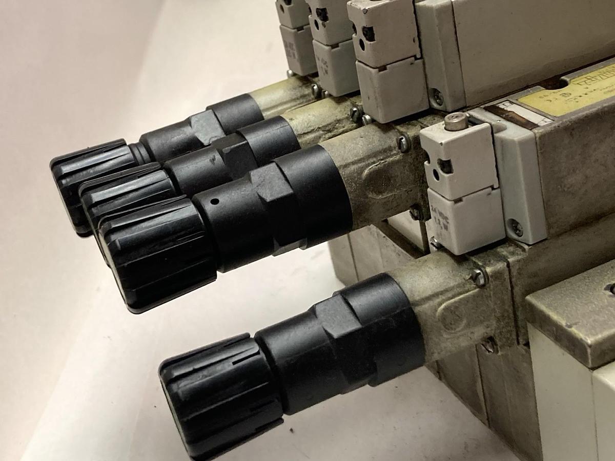 Used Numatics,041BB400M00061,Solenoid Valve w/Sub-D Connector Block
