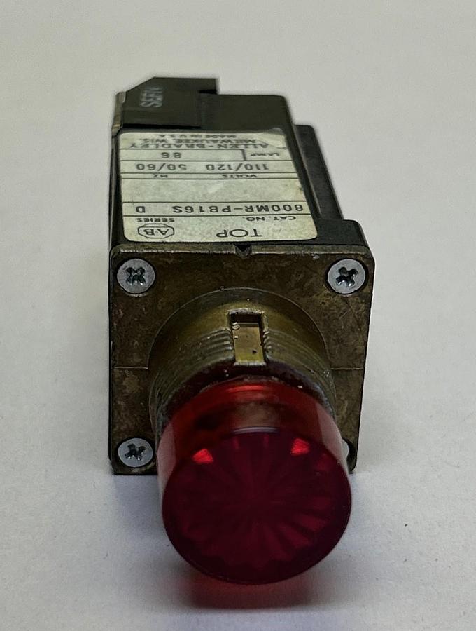 ALLEN BRADLEY,800MR-D6D2,RED PUSH BUTTON UNIT NOS