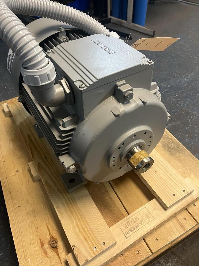 SIEMENS,1LA9166-2LA90-ZT01,MOTOR 18.5kW 400V 2940RPM 3PH 160L